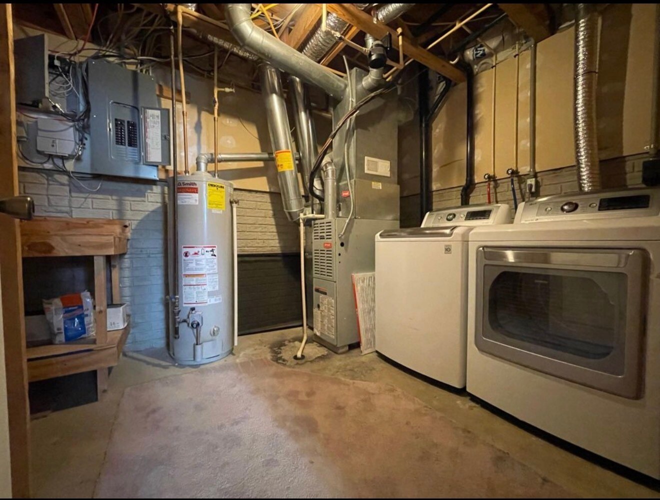 Private laundry area with washer and dryer included. - 289 Preswicke Ml