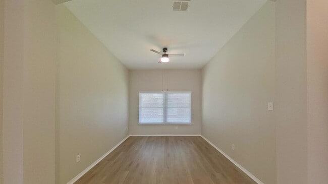 Building Photo - FOR RENT NOW