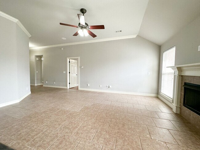 Building Photo - 3 Bed, 2 Bath Home in Fayetteville!