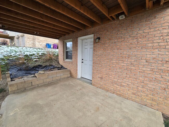 Building Photo - Beautiful Split Entry - 3 Bedroom 2.5 Bathroom in Rustic Ridge Estates