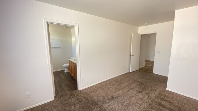Building Photo - Charming 3 bedroom in Tolleson, new paint and flooring!!