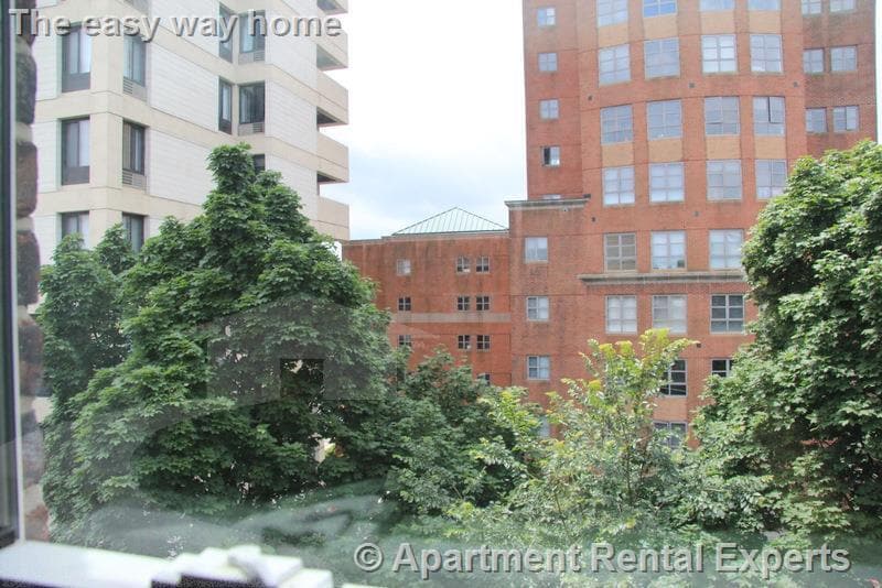 Building Photo - 14 Centre St