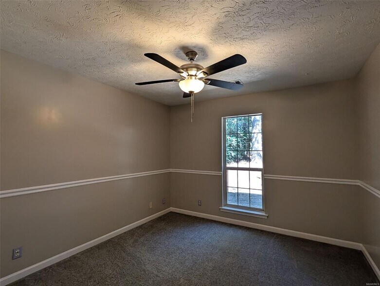 Building Photo - 45 Honeysuckle Ct