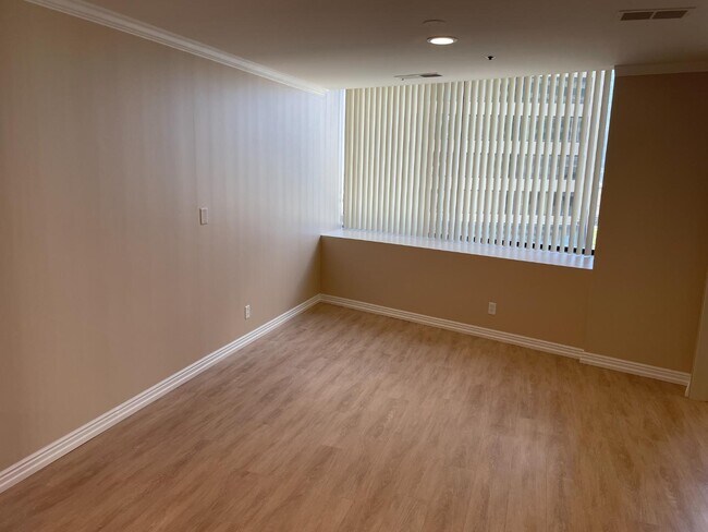 Building Photo - 48 W 300 S