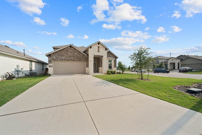 Building Photo - 4 Bedroom 3 Bathroom located in Copper Can...