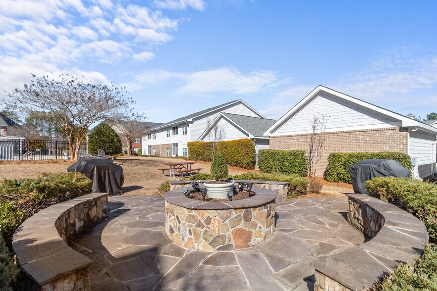 Building Photo - 124 Gallery Dr