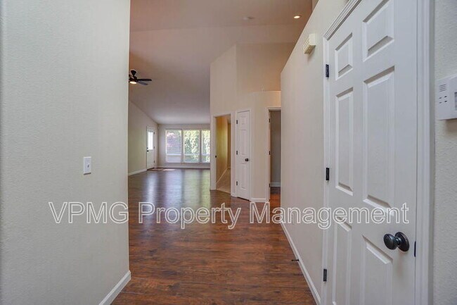Building Photo - 2115 NW 143rd Cir