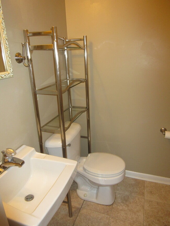 Building Photo - $1,780 - 3 Bedroom 1.5 Bathroom Unfurnishe...