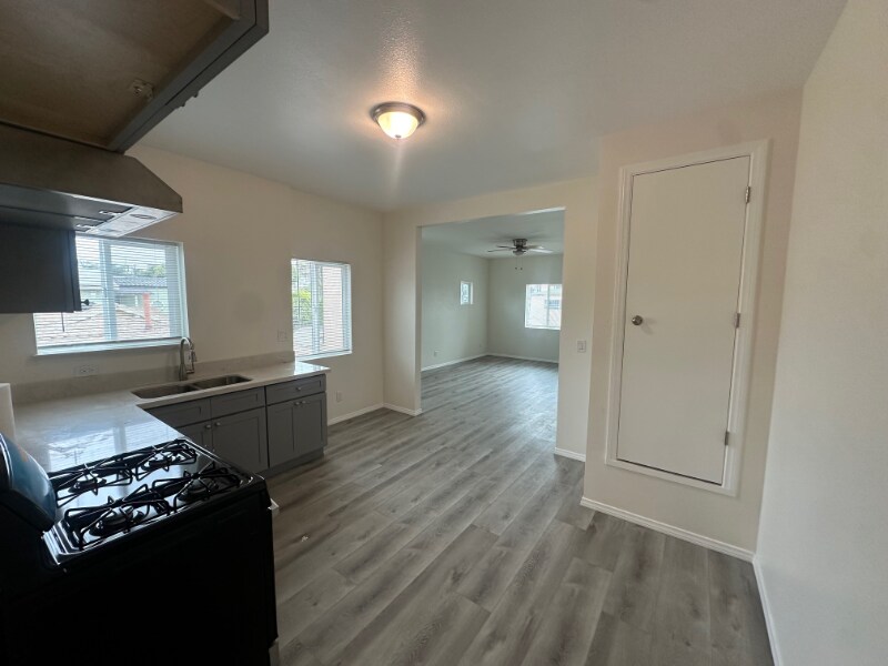 Building Photo - 2715 1/2 Alsace Ave