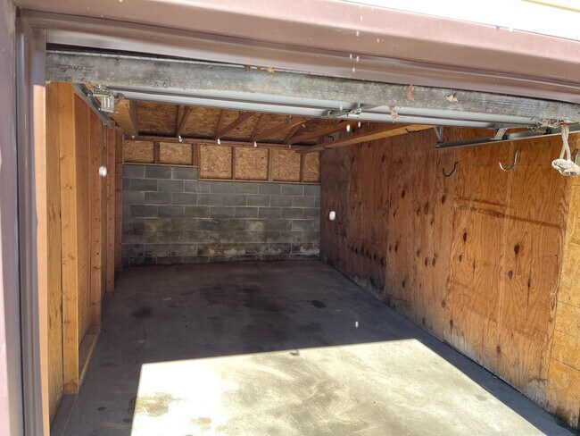 Building Photo - The Oaks | Deluxe 1 Bedroom Unit