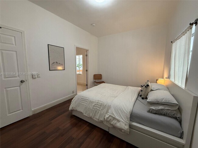 Building Photo - 318 SW 15th St