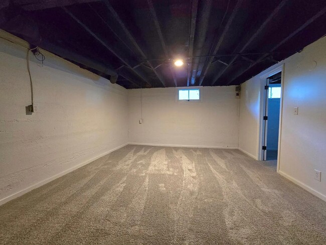 Building Photo - 5811 Bramble Ave