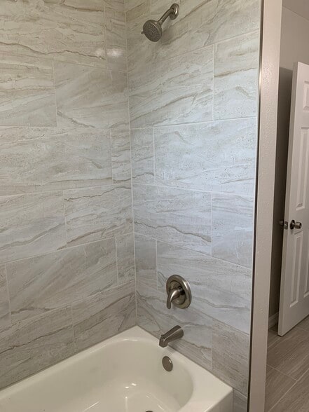 shower - 1937 Collier Ave