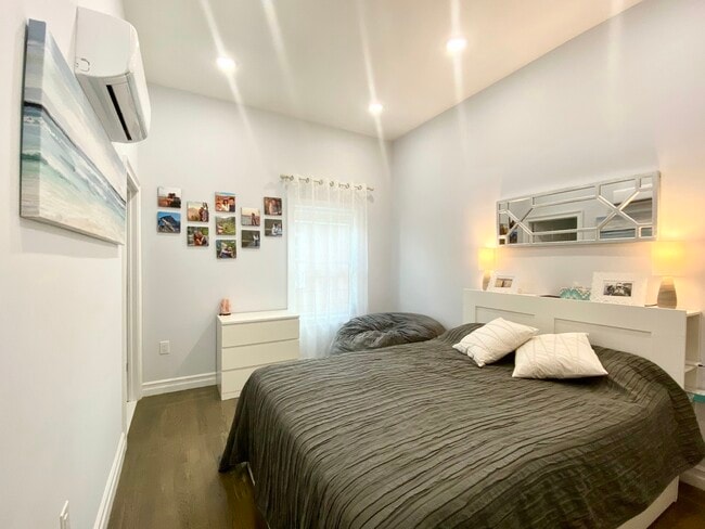 Building Photo - 37 Spruce St