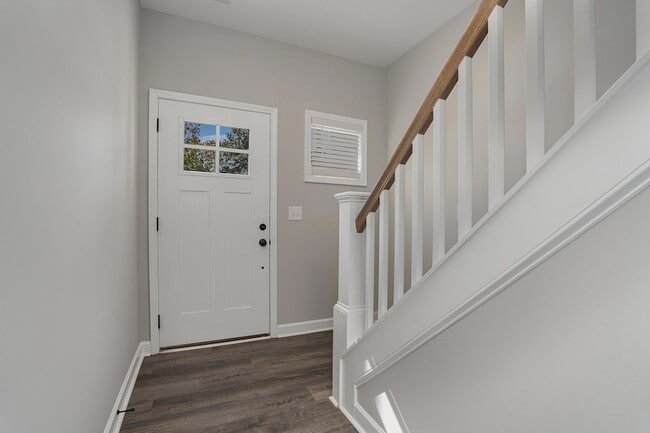 Building Photo - 407 E 3rd St