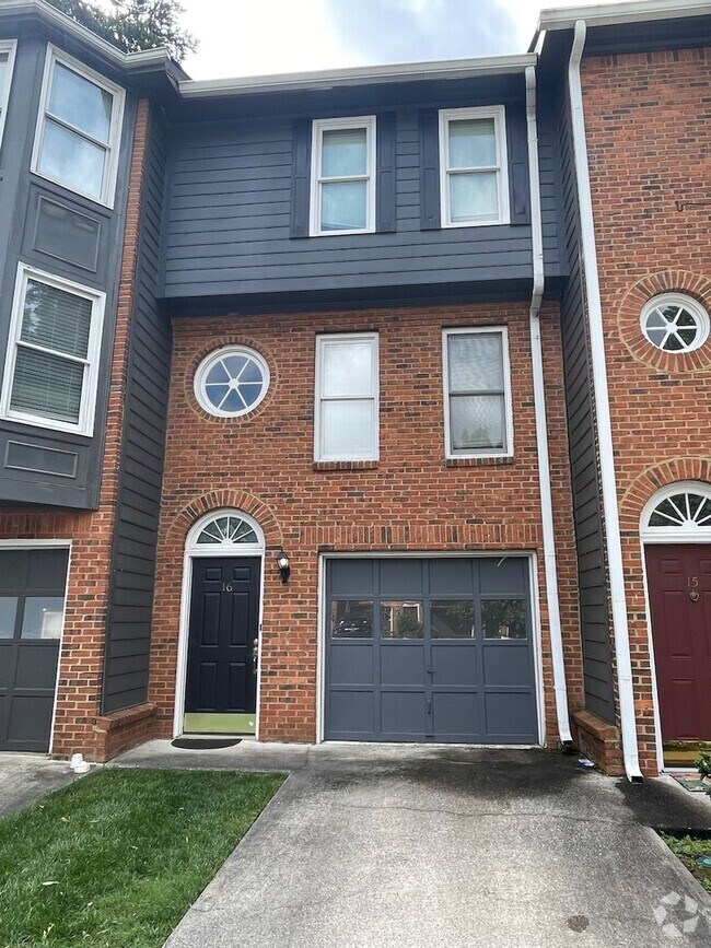Building Photo - Candler Park Townhouse, Steps from Candler...