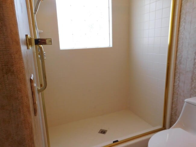 Building Photo - 5215 Vía Amore