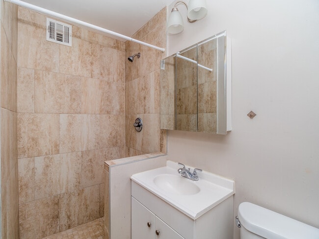 Building Photo - 7014 E Holly St