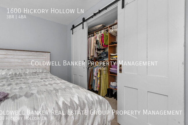 Building Photo - 1600 Hickory Hollow, Menasha