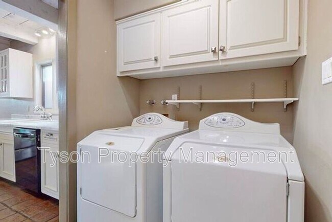 Building Photo - 6208 Sabre Ct NW