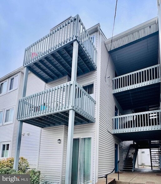 Building Photo - 2049 Lucas Ln