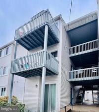 Building Photo - 2049 Lucas Ln