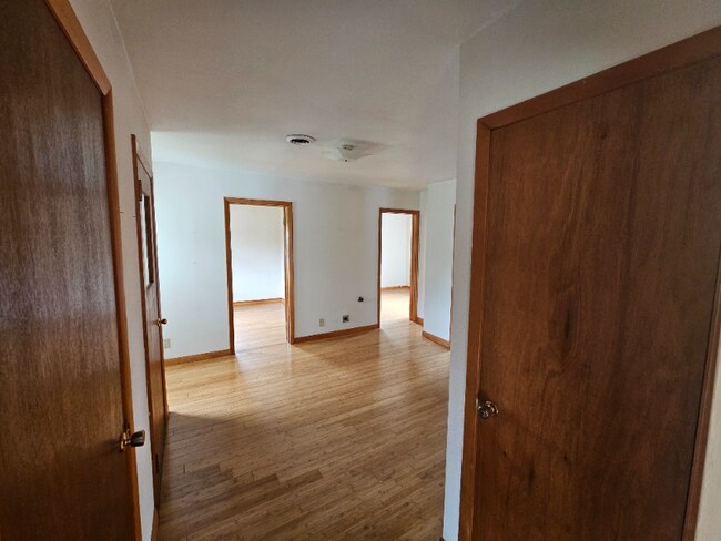 Building Photo - 324 E Parkinson St