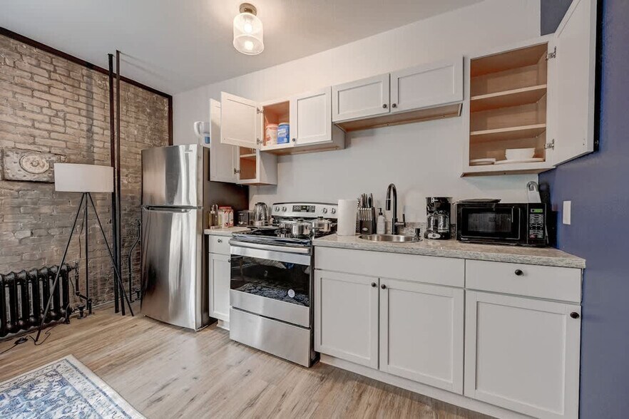 Building Photo - 1925 N Prospect Ave