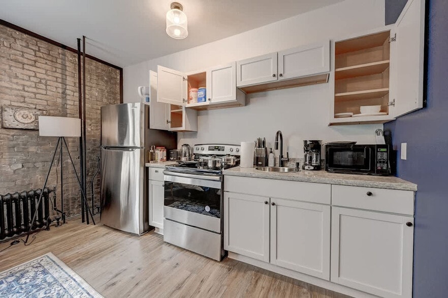 Building Photo - 1930 N Prospect Ave