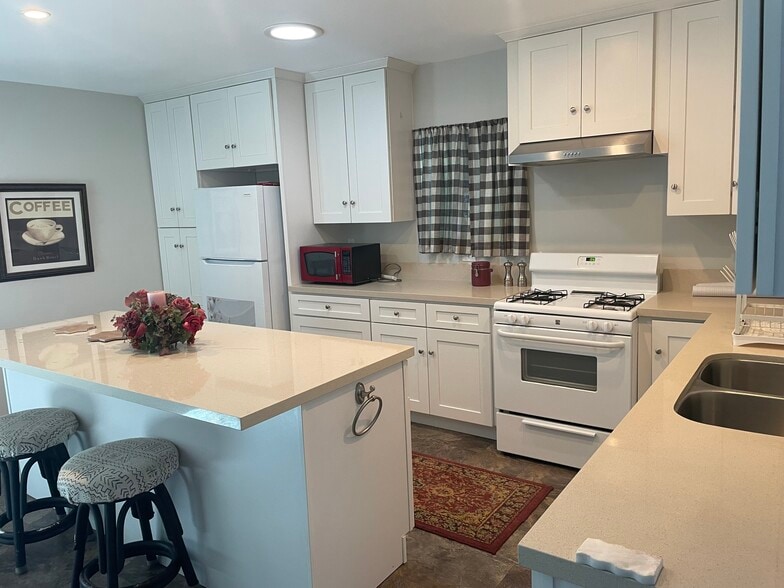 Primary Photo - 5865 Lake Murray Blvd