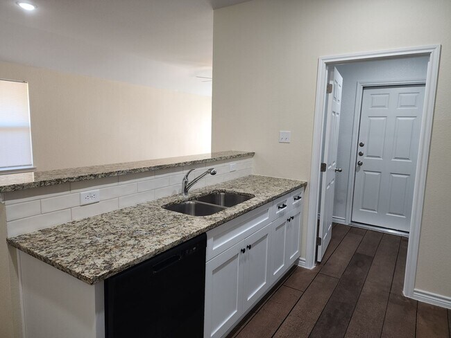 Building Photo - 546 Lost Trl