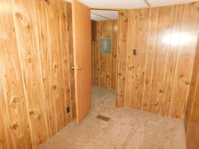 Building Photo - 358 White Oak Dr