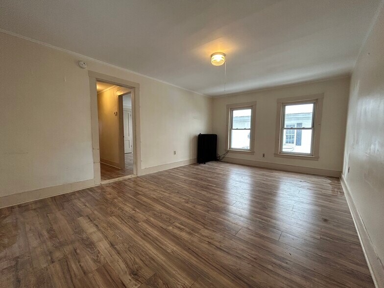 Living Room - 29 Cross St