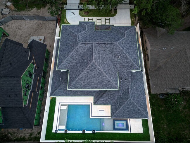 Building Photo - 13034 Memorial Dr