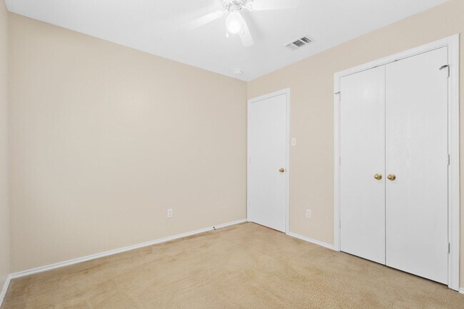 Building Photo - 3 Bedroom/2 Bath Meadow Brook Subdivision