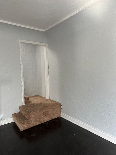 Building Photo - 3221 W 43rd Pl