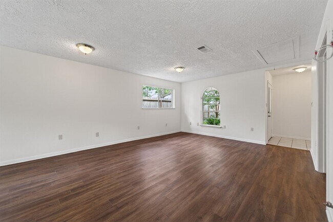Building Photo - 418 Texas St
