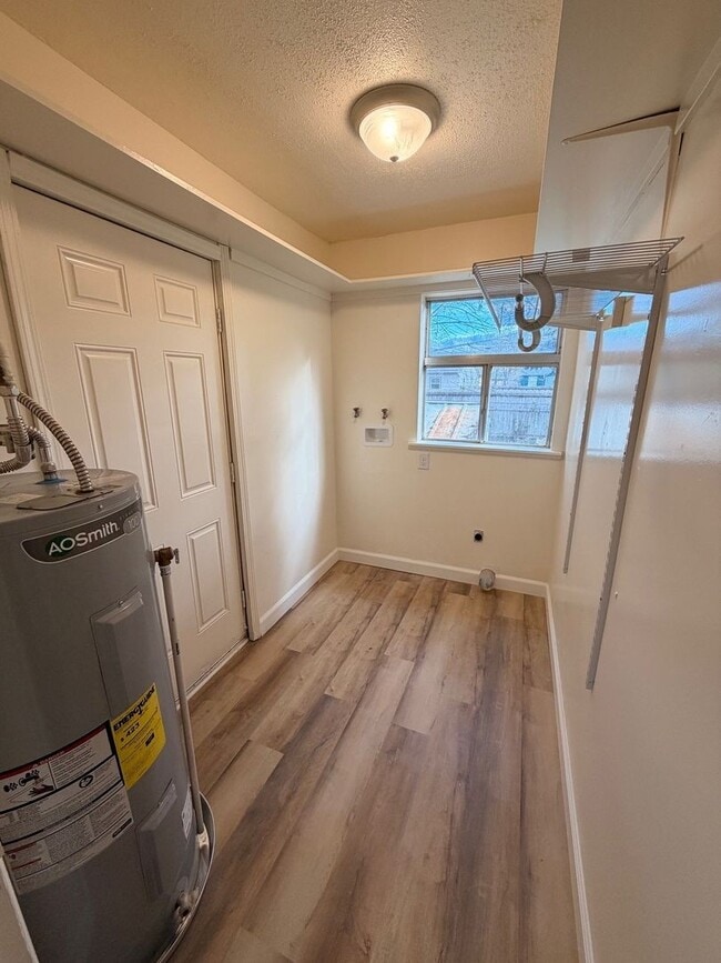 Building Photo - 2 Bedroom 1 Bath House in Myrtle Creek