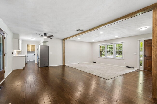 Building Photo - 4267 S Ridgecrest Dr