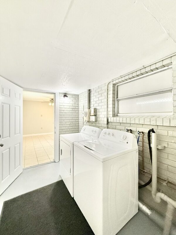 Building Photo - 1221 Jewel Ave