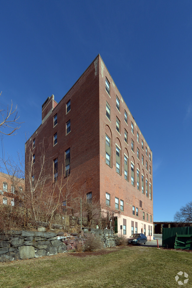 Building Photo - Blackstone Apartments
