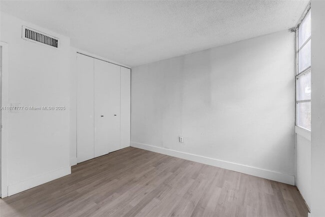 Building Photo - 6011 SW 69th St