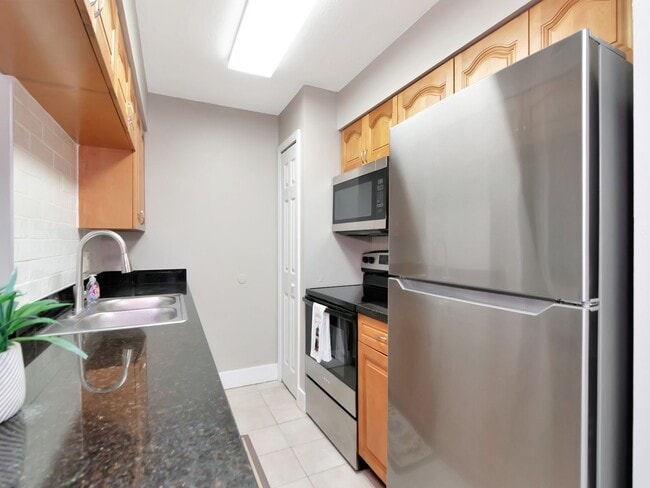 Building Photo - Ground Floor 2 Bedroom 2 Bath - Gated Comm...