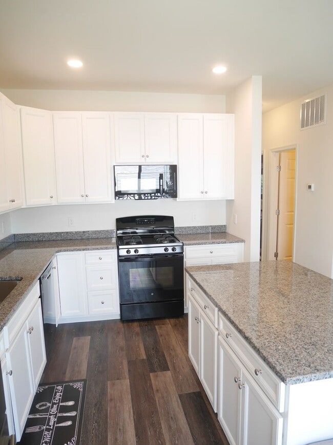 Building Photo - Stunning 3 Bedroom Townhouse Easton, MD