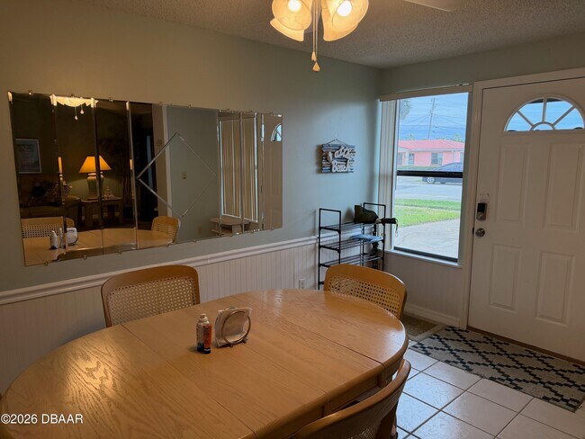 Building Photo - 604 Robin Rd