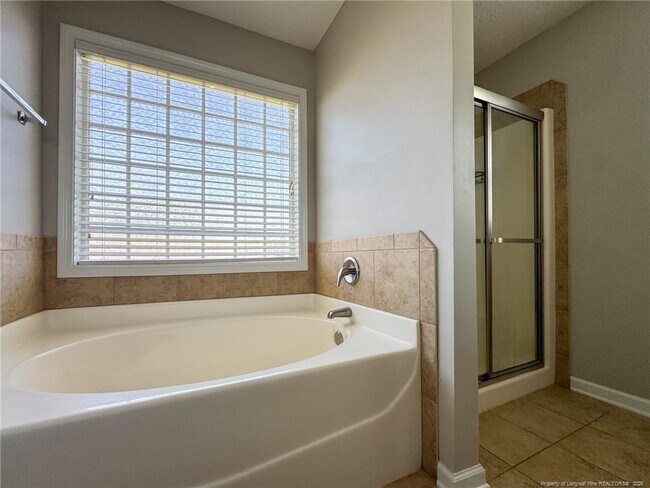 Building Photo - 136 Ivy Stone Dr