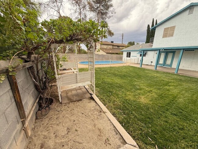 Building Photo - A Fabulous 4 Bedroom Home in Highland Hills