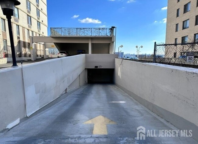 Building Photo - 160 Overlook Ave
