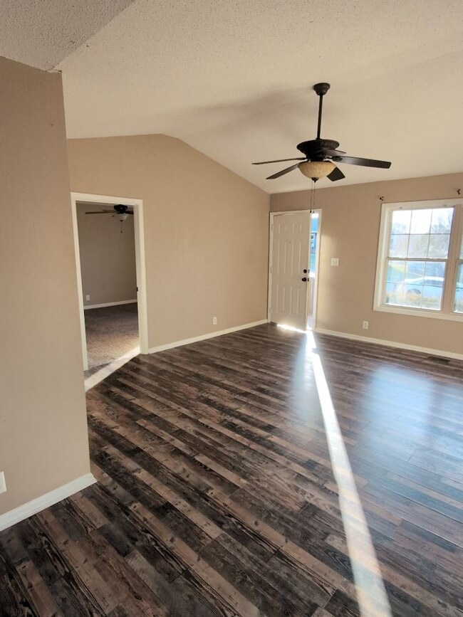 Building Photo - 1319 Chucker Dr