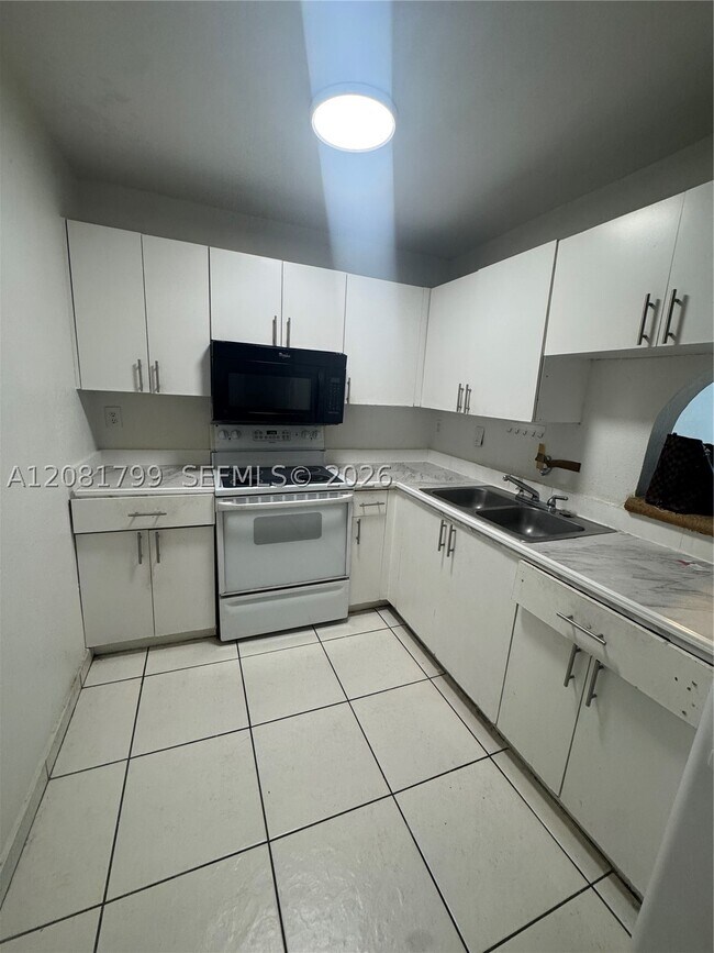 Building Photo - 5755 W 20th Ave